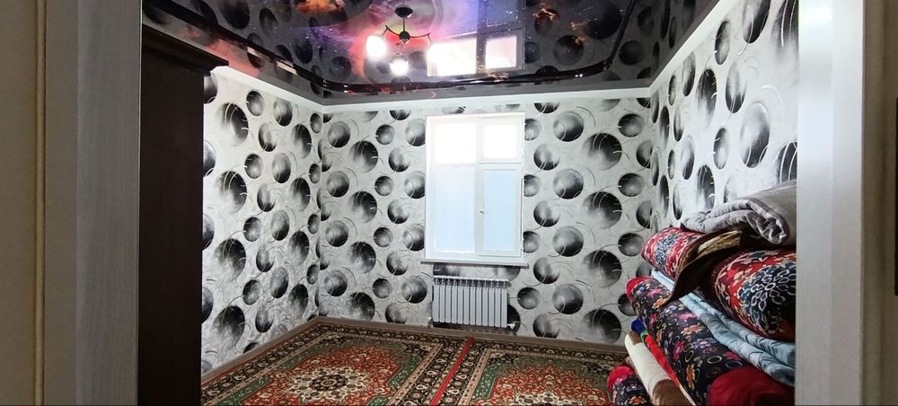 Срочно! В центре в 5-ом этаже 3-х комнатная квартира продаётся.