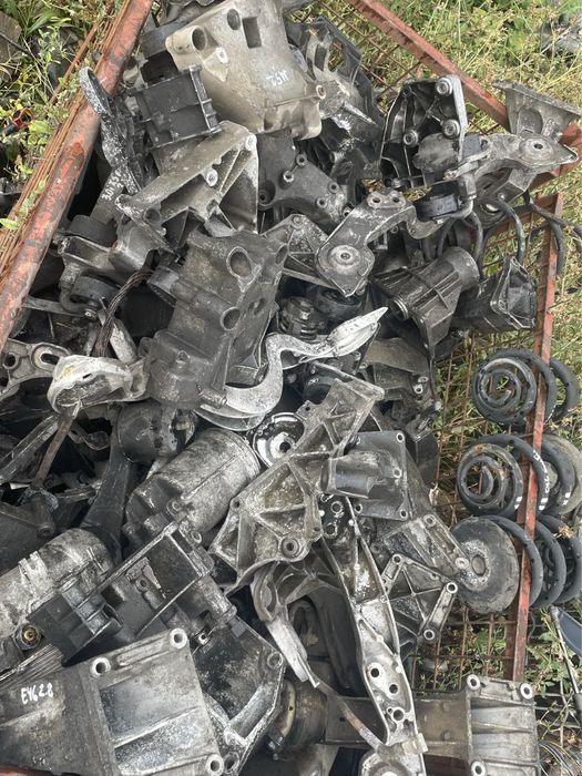 Лапи,маслени тела,обтегачи,капаци и картери за всички бмв-та до 2010г