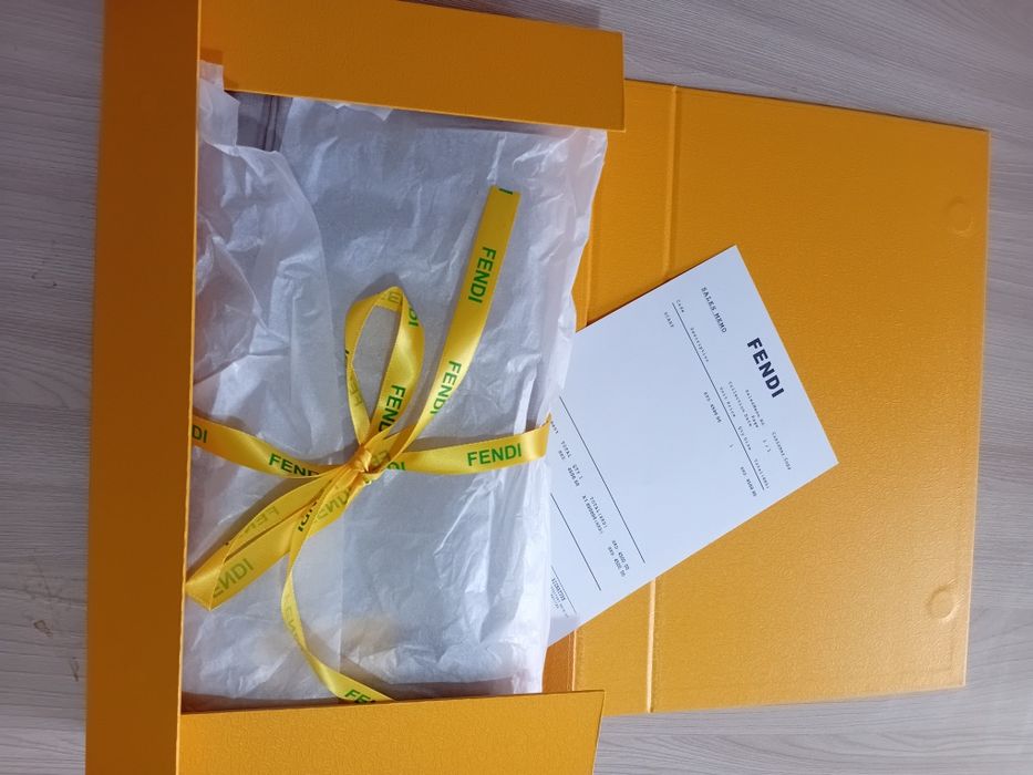 Продам палантин "Fendi"