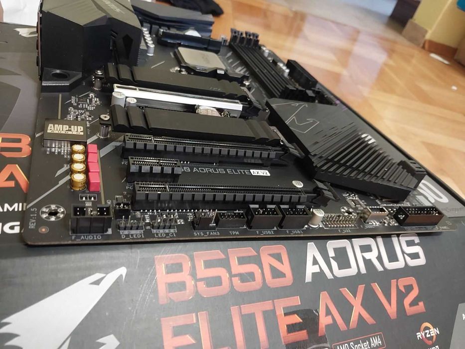 AMD Ryzen 7 5800X + Gigabyte B550 Aorus Elite Wi-Fi