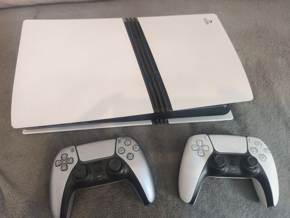 Vând PS 5 PRO 2TB
