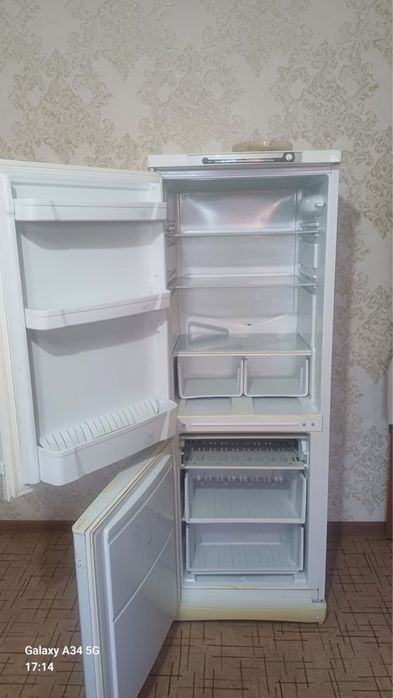 Продаю старый холодильник Indesit