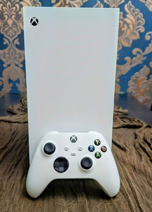 Pachet / Xbox Series X Digital Edition 1TB + Controller cu huse și baterie reîncărcabilă + Căști Xbox Series Wired + Genți transport + Cabluri