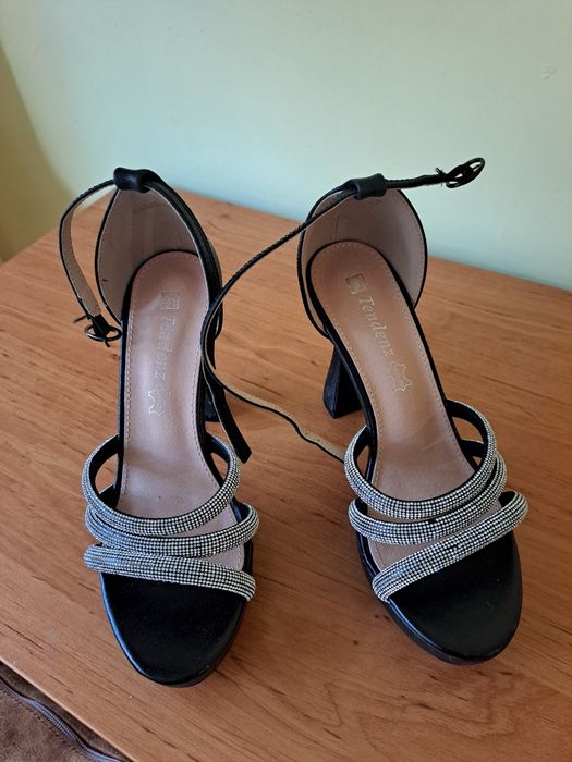 Сандали официални.