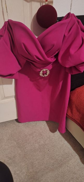 Vând rochita  eleganta