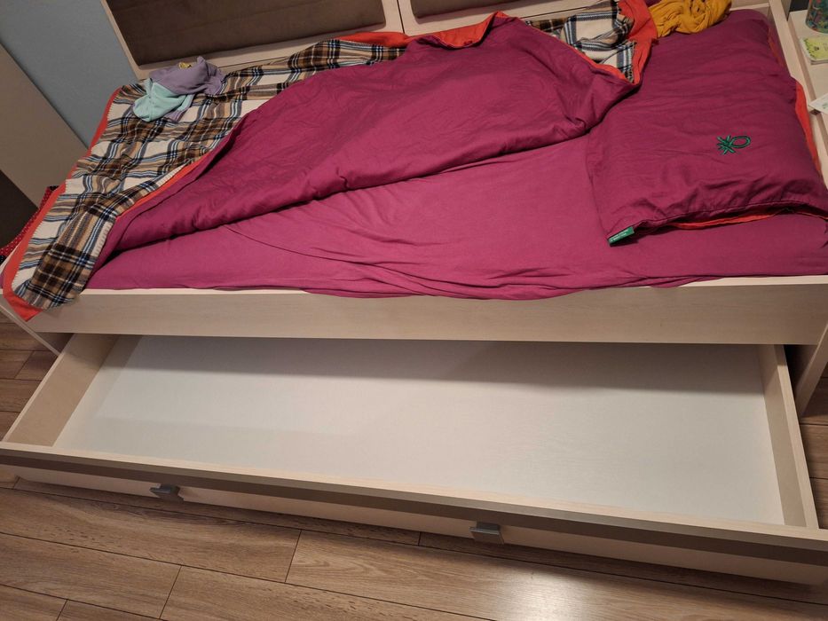 Легло с ракла, чекмедже и нощно шкафче