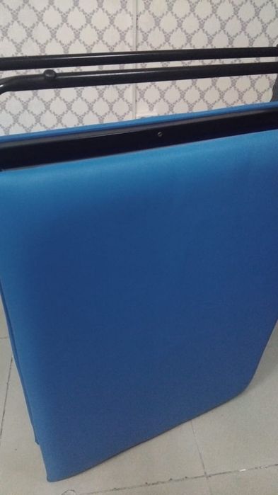 Продам кушетку новую