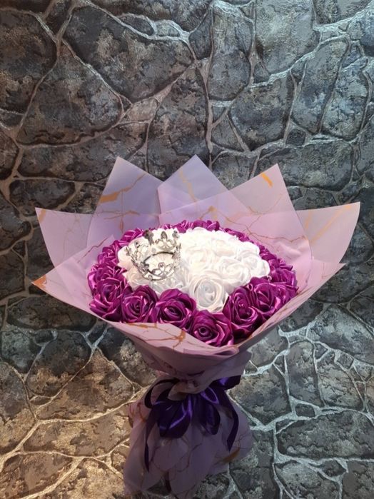 Букеты из атласных роз