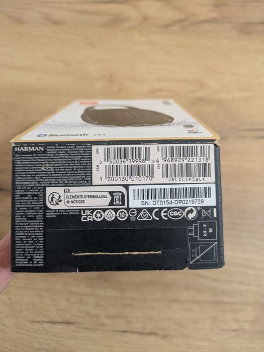 Vând boxa portabila JBL Clip 5