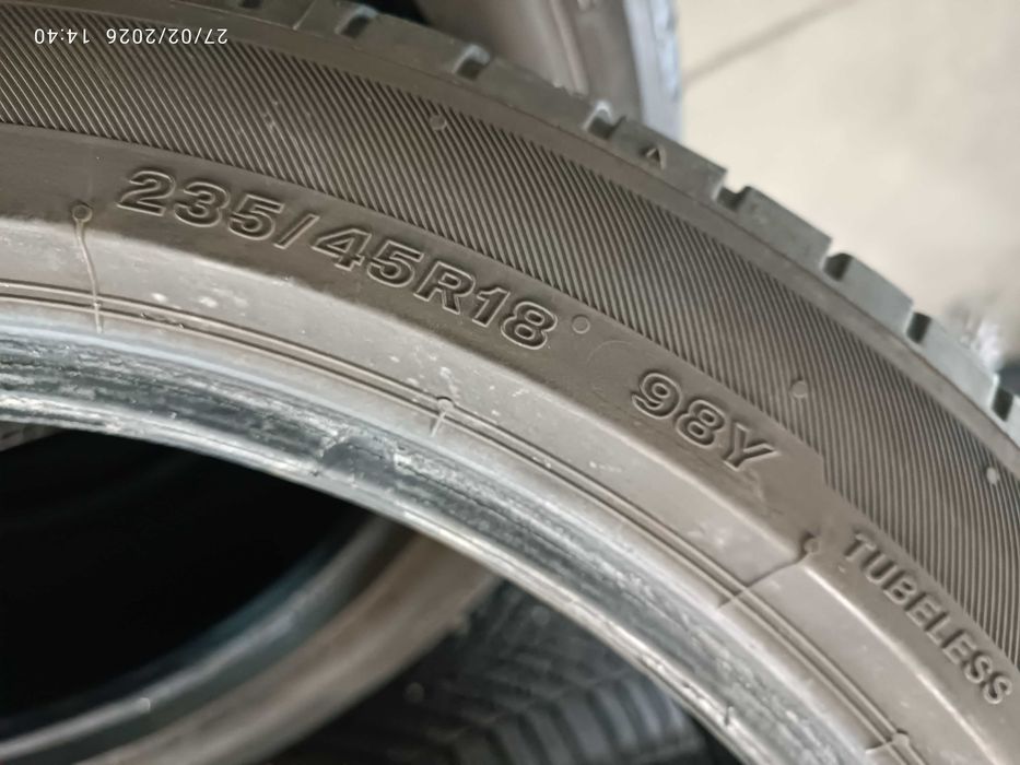 2бр.летни гуми 235/45/18 Bridgestone