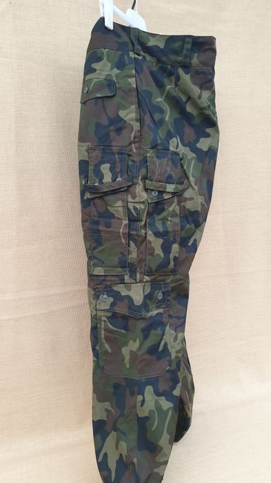 Pantalon camuflaj iarnă