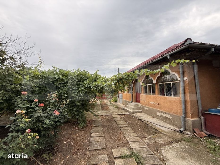 Teren IV 1.308 mp, cu casa veche si grajd, dubla deschidere, zona Prea