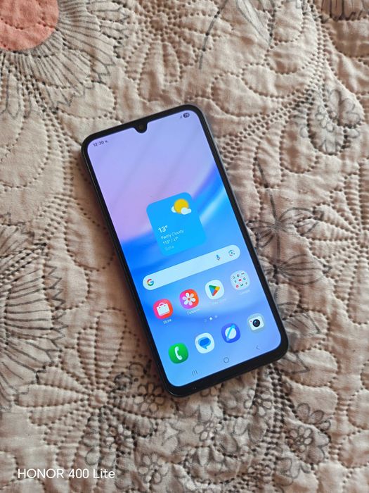 Продавам Samsung Galaxy A15 – телефонът е като нов.