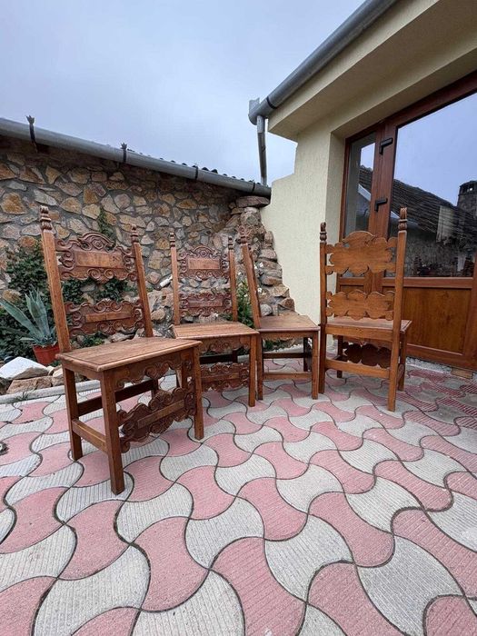 vand scaune din lemn sculptat