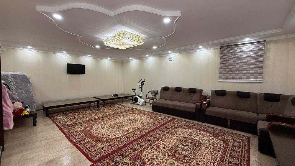 Фрунзиский Часпикмаркети 1қаватда 3+1 хонали квартира сотилади.ID:1582