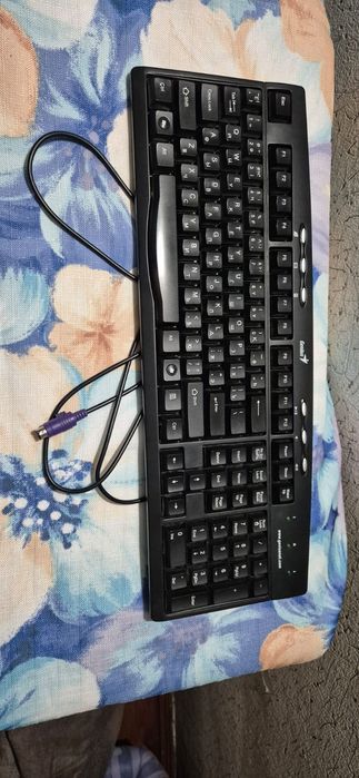 Продам клавиатуру с круглым разъемом в отличном состоянии читайте опис