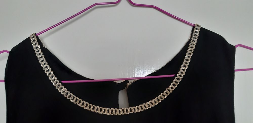 Къса тънка черна рокличка