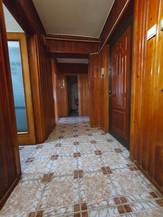 Apartament cu 3 camere  in Onesti