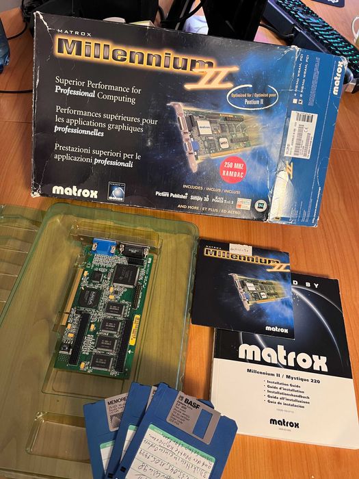 Placa video vintage legendara  Matrox Millennium II MIL2P/8I in cutie