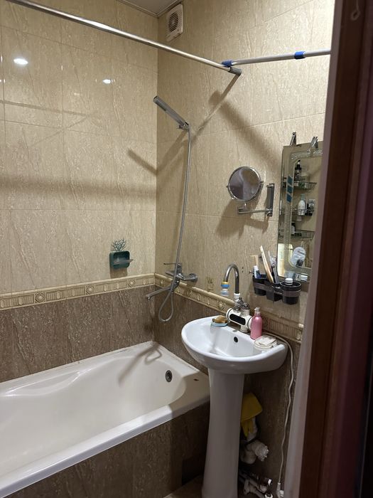 Чилонзор Метро 2хона 3 хона килинган 16 квартал балкон 6м