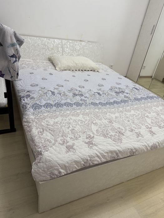 Двуспальная кровать