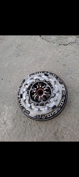 Vând kit ambreiaj vw Passat B6 2.0 fsi cod blr
