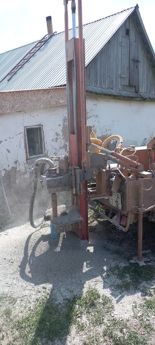 Бурение скважин.