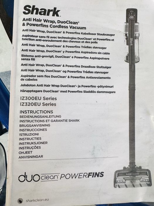 Вертикална прахосмукачка Shark iz300