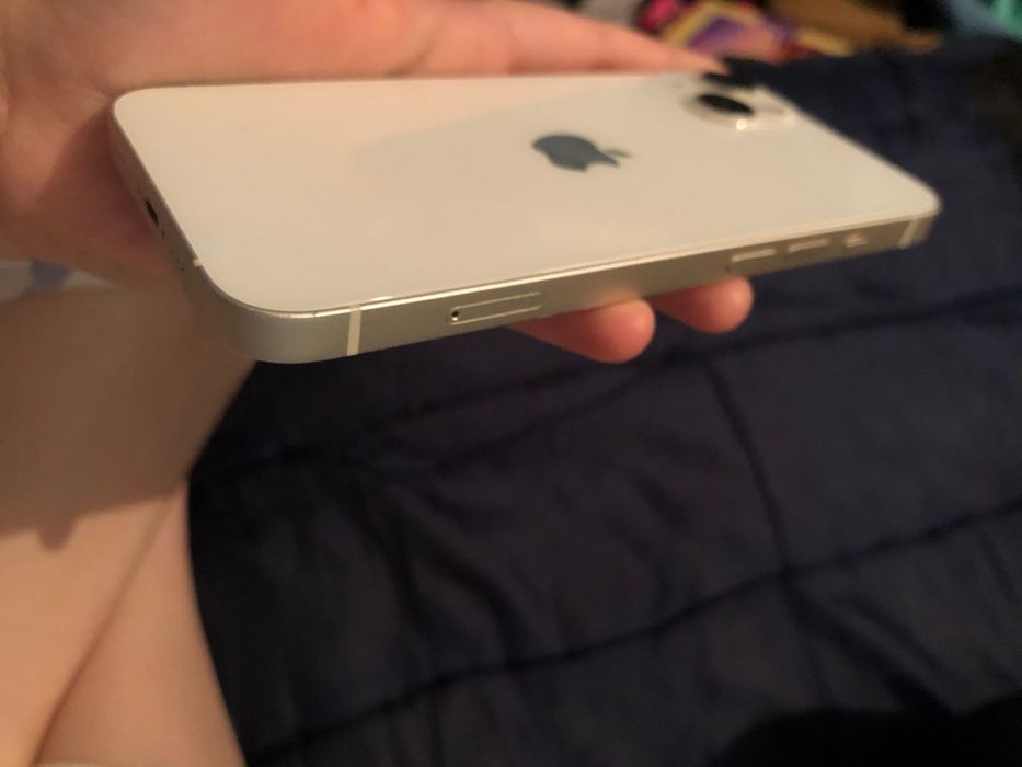 Продаётся iPhone 13, состояние хорошее
