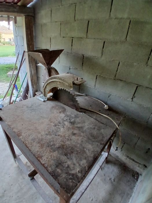 Vând moară cu circular