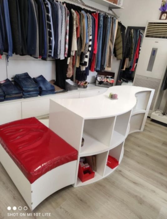 Ликвидация на оборудване магазин за дрехи в гр. Ямбол