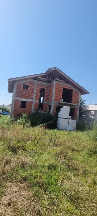 Casa la rosu Cartier Lotus Sanmartin