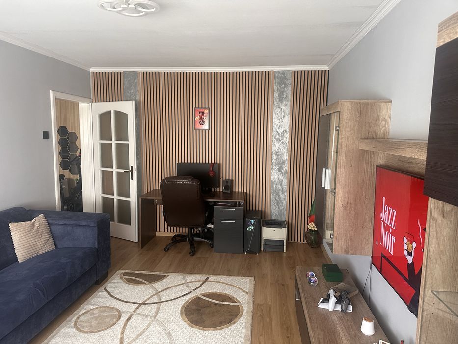 Vand apartament mobilat cu 3 camere, 2 bai, 65 mp, bloc PB, zona Decebal