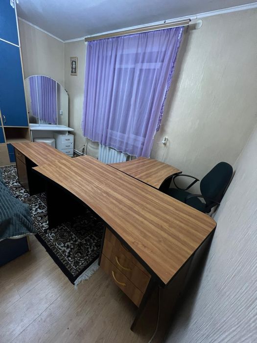 Офисные столы  комфортные комплект 3шт