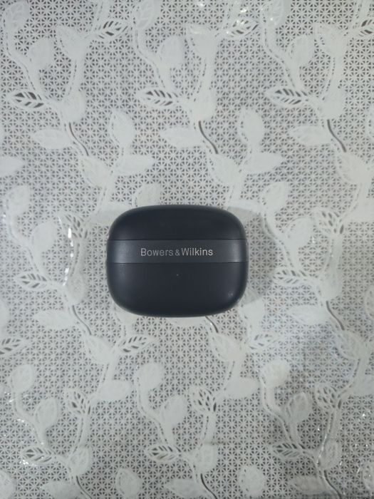 Беспроводные наушники Bowers & Wilkins Pi8 (отличное состояние)