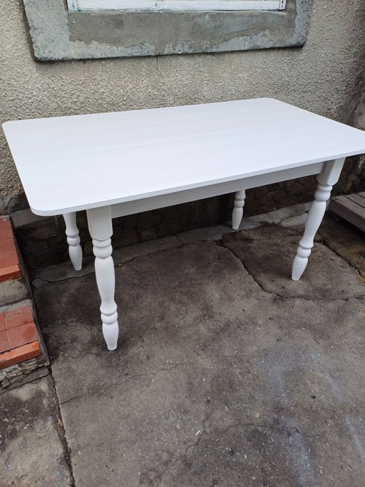 Продам стол кухонный.