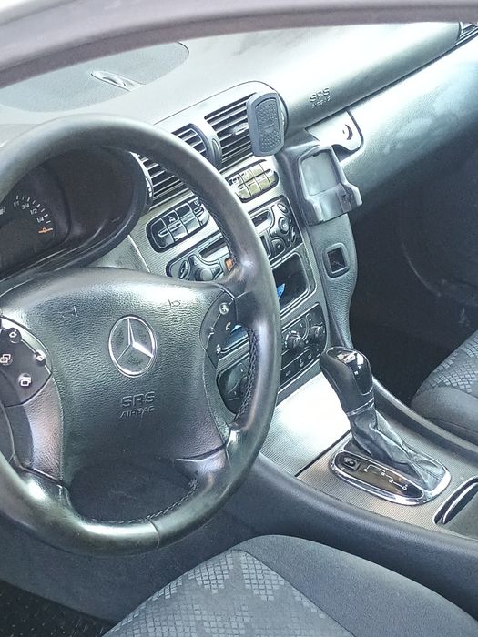 Мерцедес  С220  143 к с