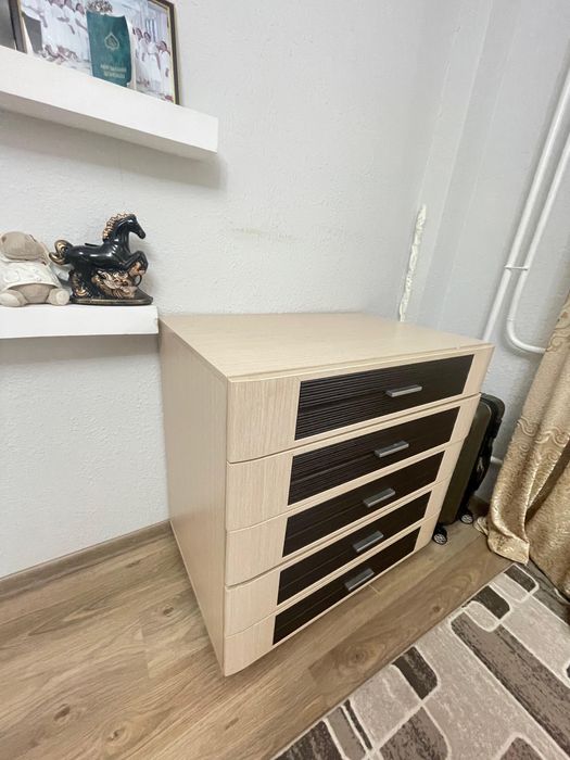 Продается кровать и комод