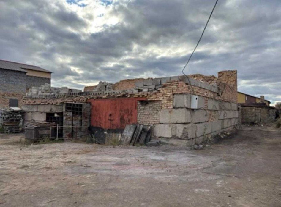 Продаётся 2 дома на одной территории.