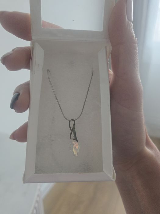 Чисто ново сребърно колие с висулка  Swarowski