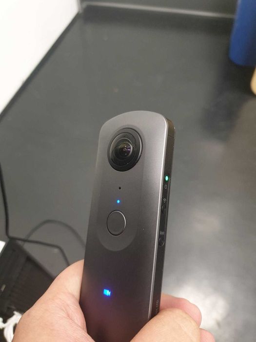Ricoh Theta V – Cameră 360° 4K | Panoramă completă | Ușor de folosit