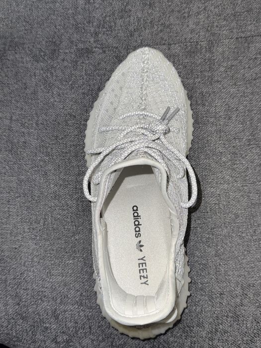 yezzy 350 v2 bone