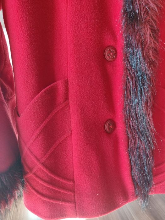 Scurtă roșie lână cu glugă marimea 42