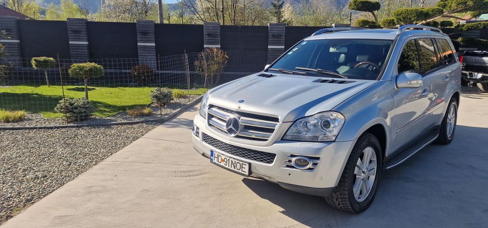 Mercedes-Benz GL Primul proprietarAnvelope iarnă un sezon Anvelope vară noie vară noi