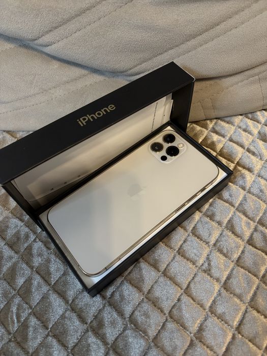 Продаю айфон 12 про