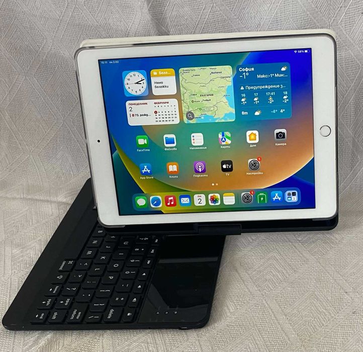 Комплект 9,7" Таблет Apple iPad и Bluetooth кейс/клавиатур Codi- 6 в 1