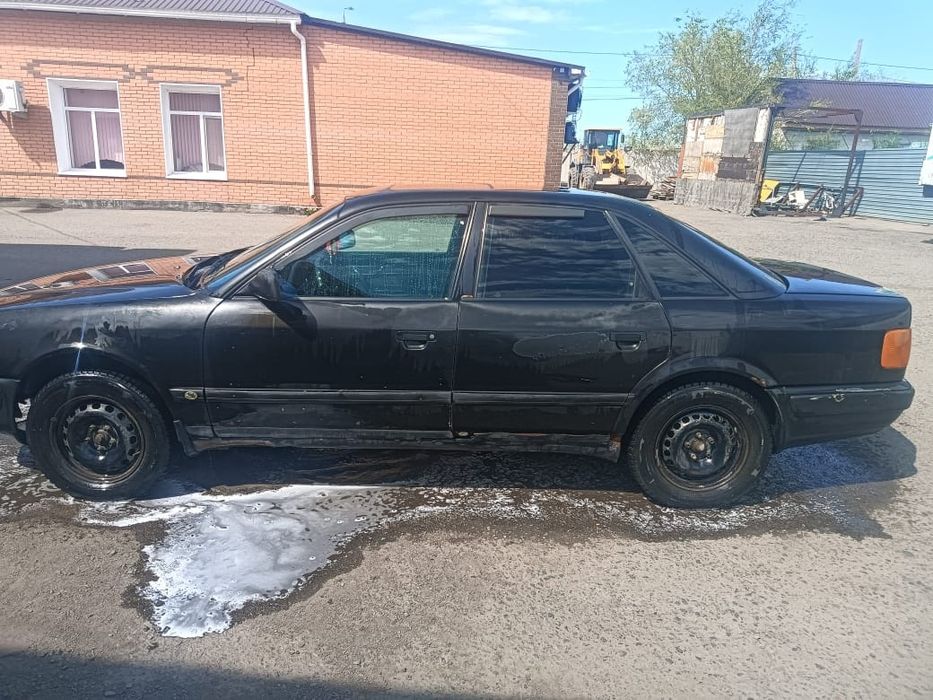 Продам машину ауди 100