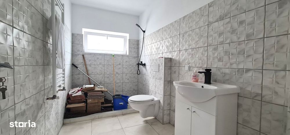 Casa 4 camere (nemobilata, neutilata) cartier Izvor Tarlungeni Brasov