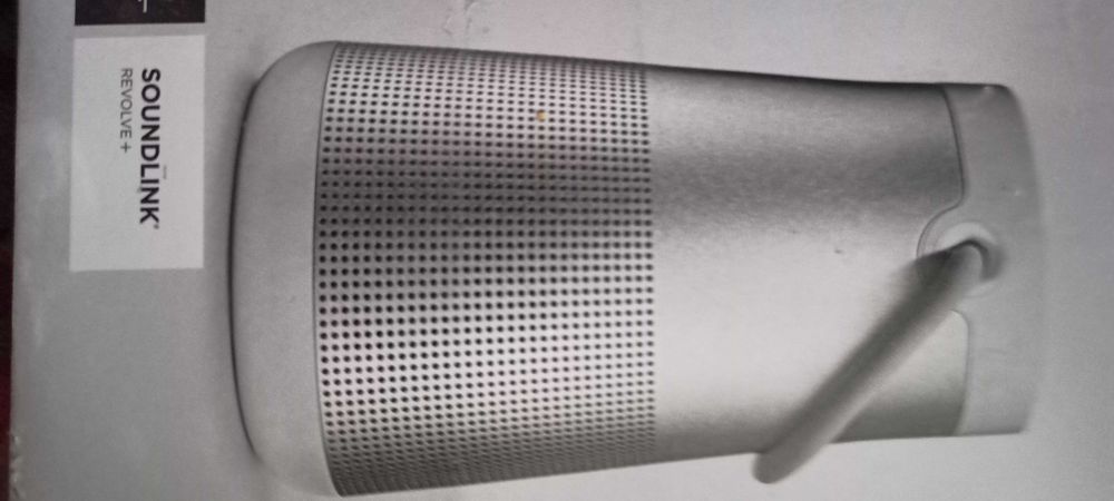 Vând boxă portabilă Bose Soundlink Revolve +