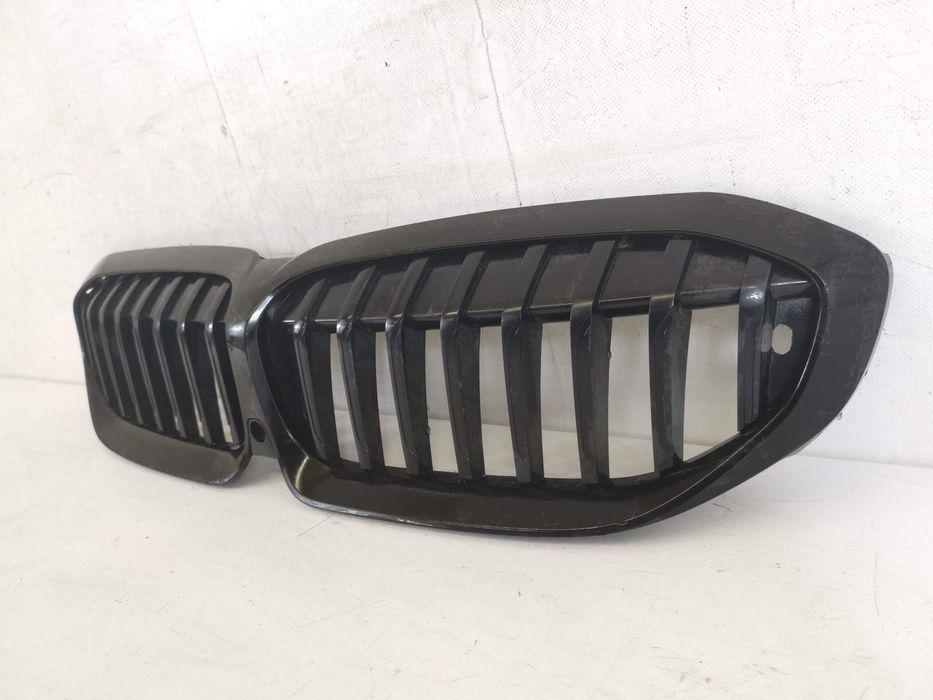 БМВ 3 Седан / BMW 3 Sedan [ - ] Оригинална радиаторна решетка в добро